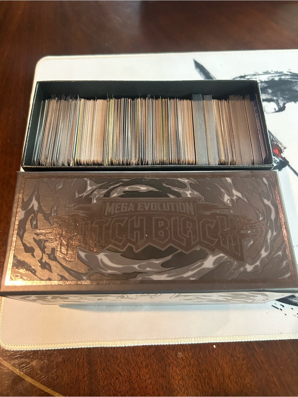 Pokemon Bulk in Pitch Black ETB box